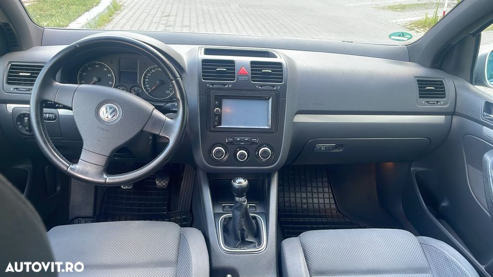 Volkswagen Golf - 6
