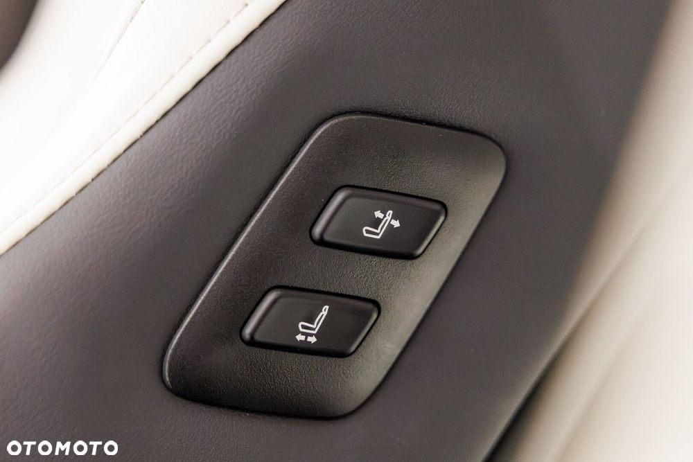 Lexus RX 450h+ Omotenashi - 24