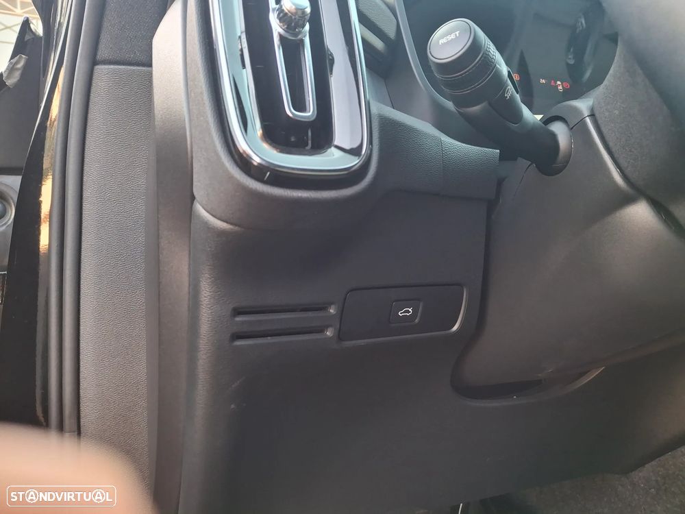 Volvo XC 40 2.0 B3 Black Edition - 18
