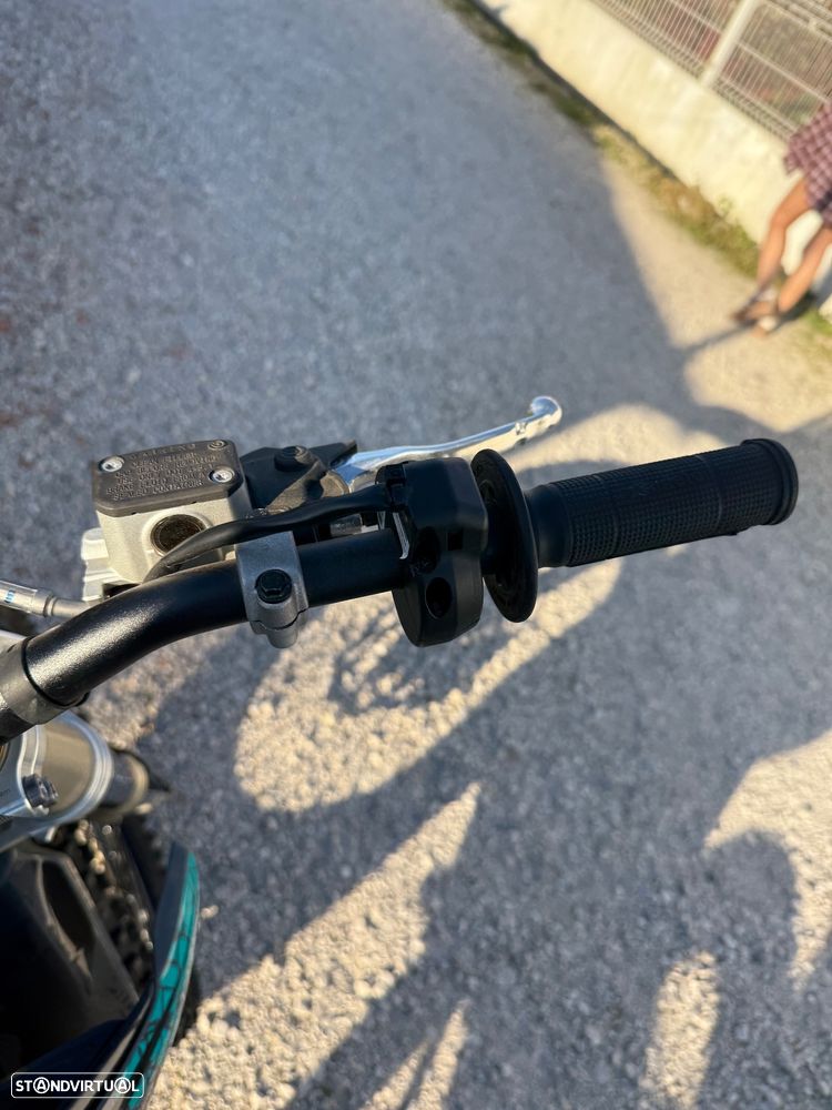 Outra não listada Outra - 16