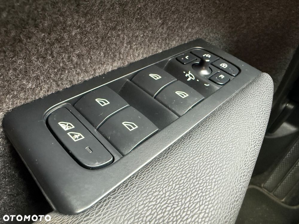 Volvo XC 40 B3 B DKG Plus Bright - 35