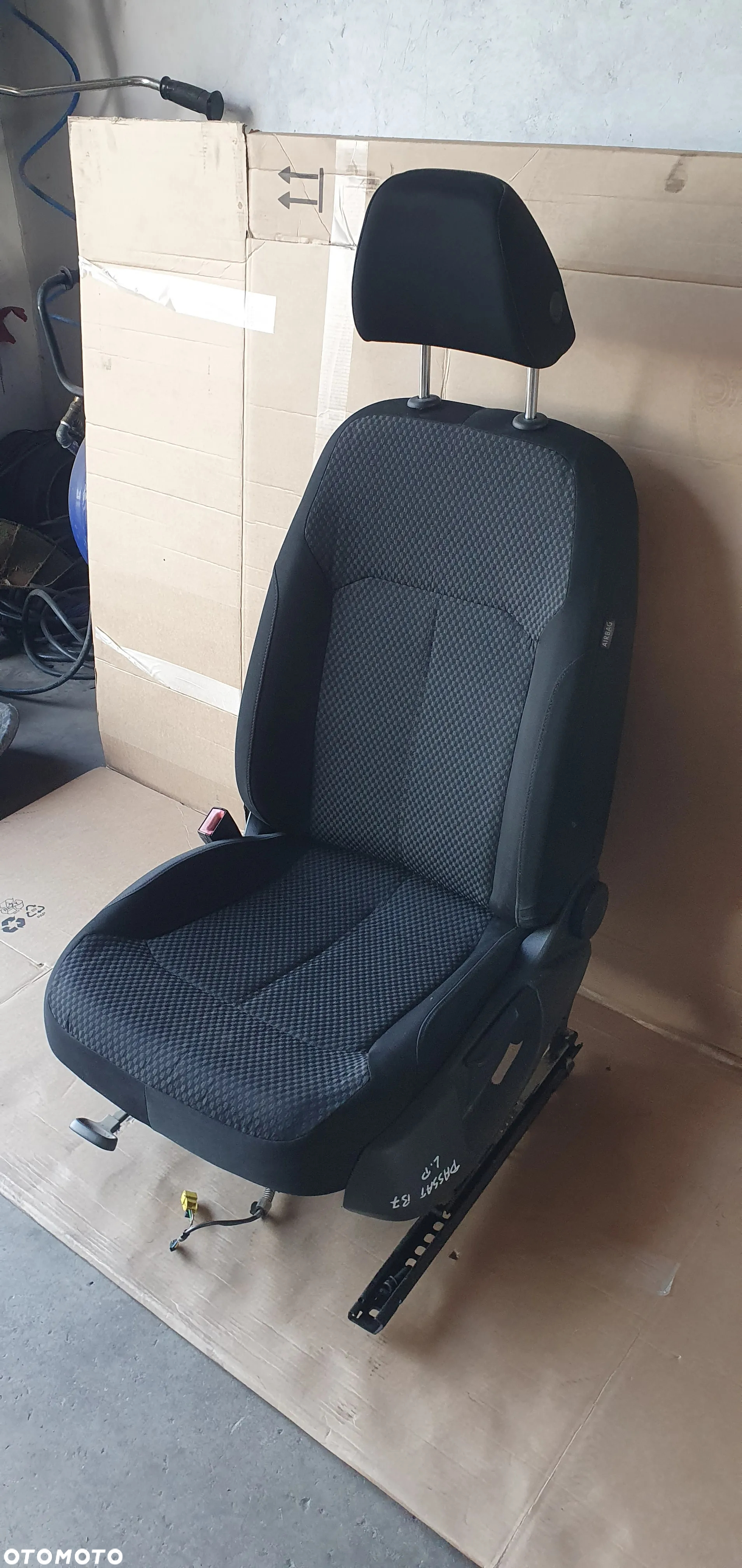 Fotel kierowcy lewy przód przedni VW Passat B7 - 4
