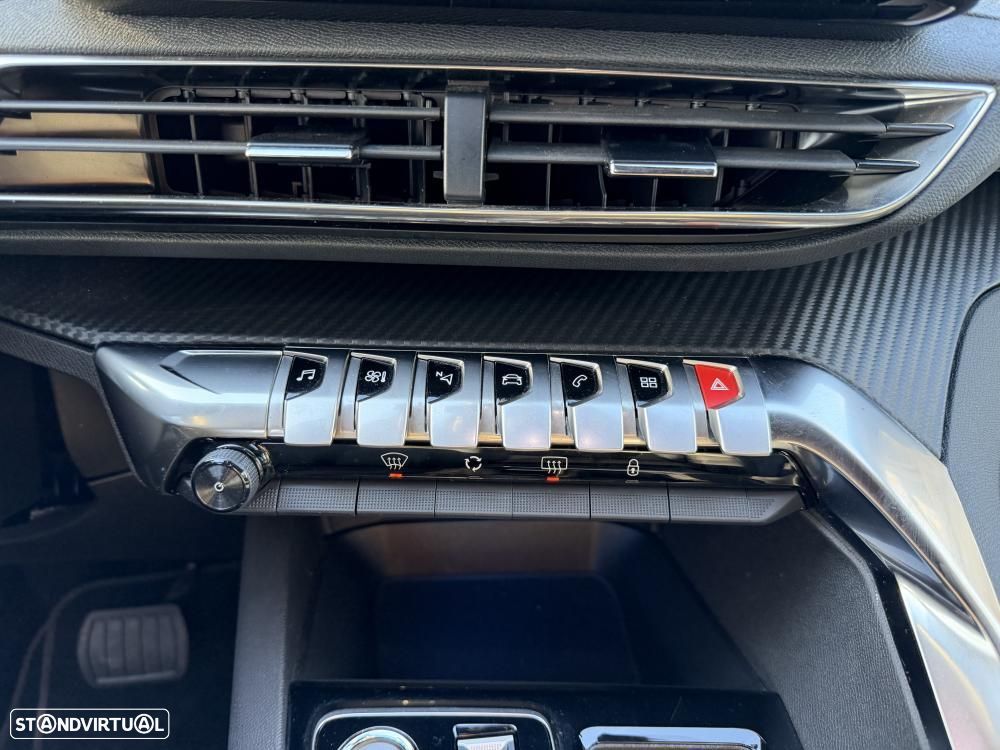 Peugeot 5008 1.2 Hybrid Allure Pack e-DCS6 - 29