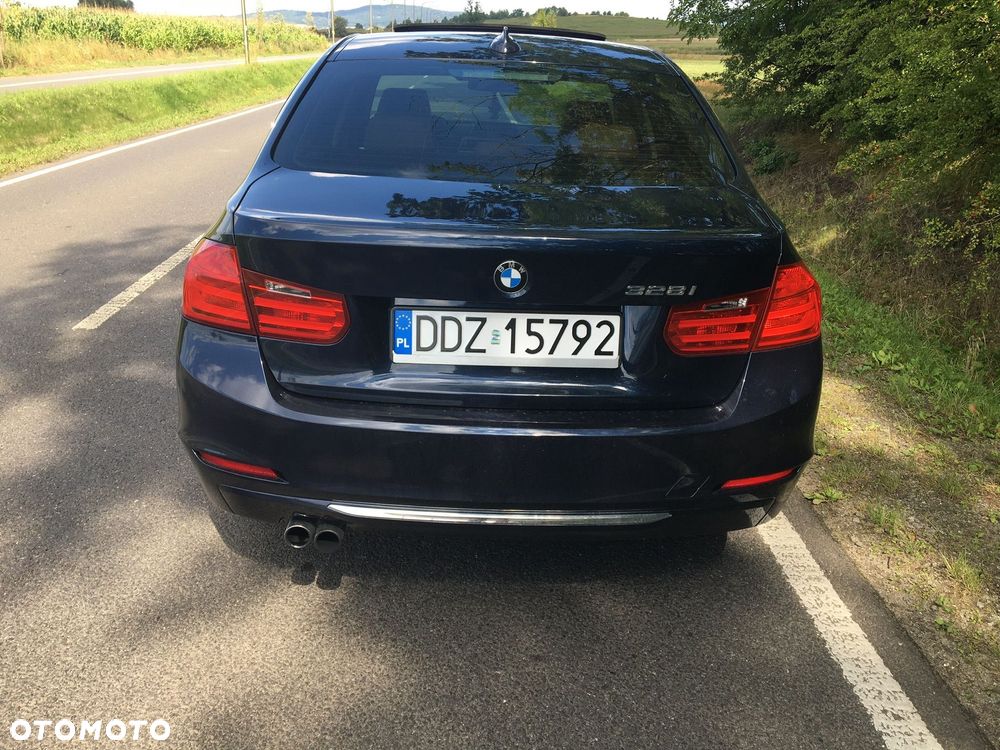BMW Seria 3 328i Luxury Line - 4