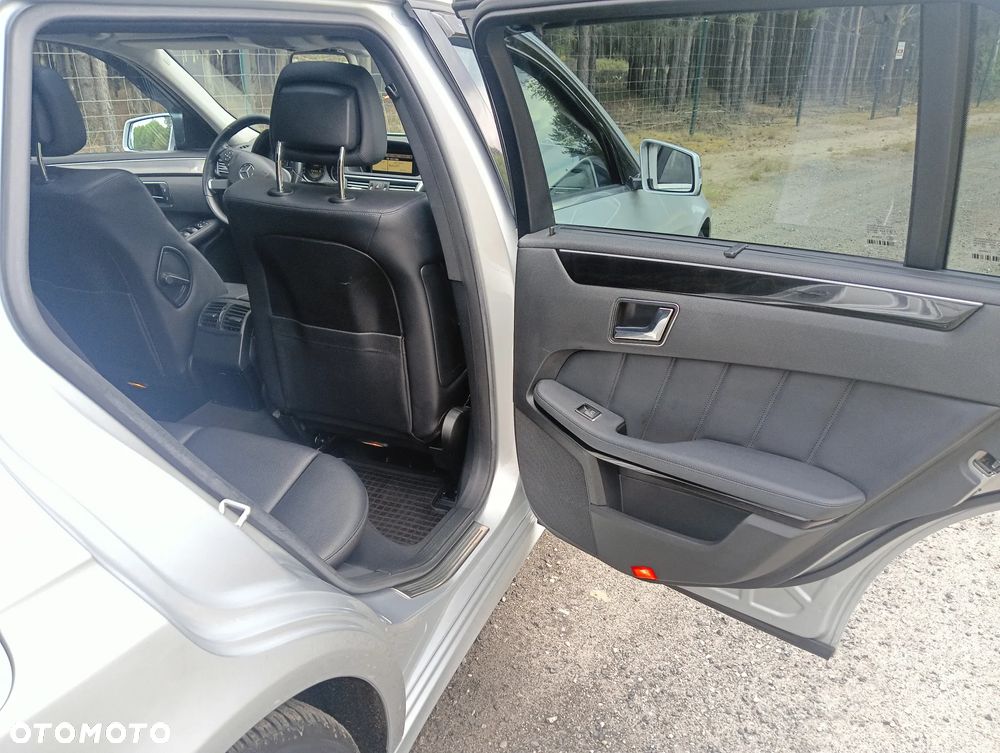 Mercedes-Benz Klasa E 200 BlueEFFICIENCY 7G-TRONIC Elegance - 24