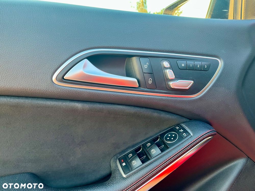 Mercedes-Benz CLA 220 4-Matic AMG Line - 9