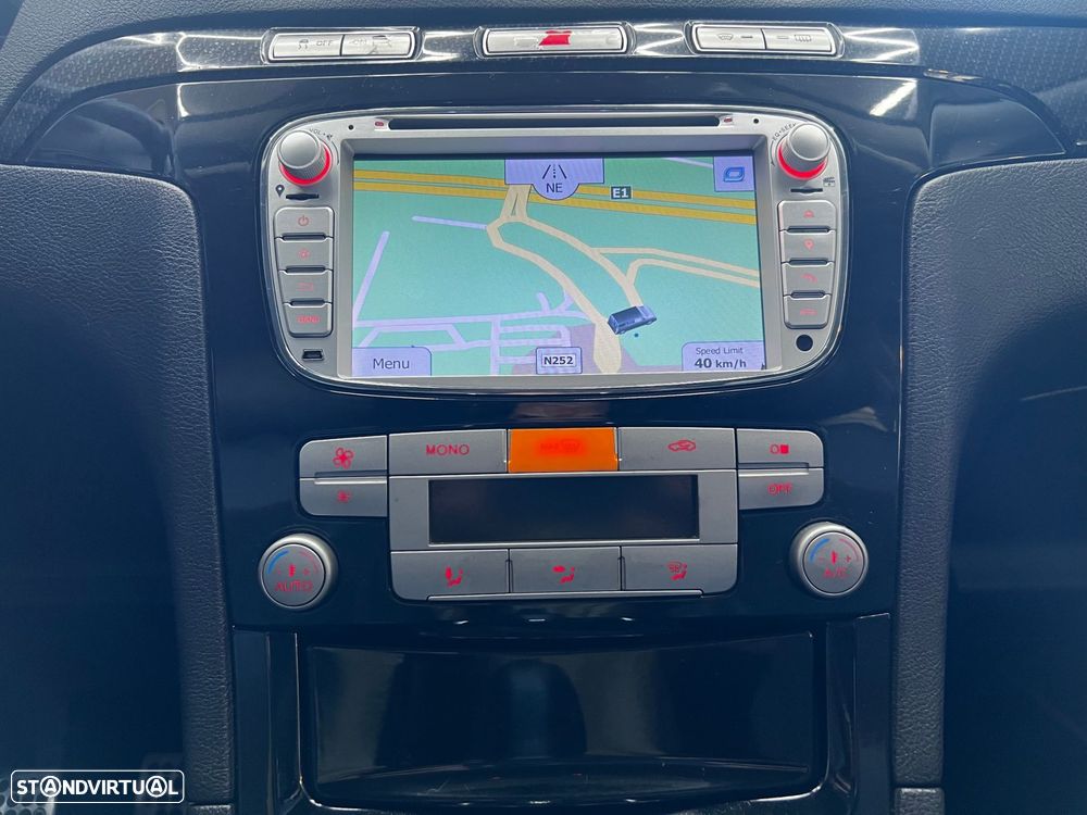 Ford S-Max 2.2 TDCi Titanium 7L - 31