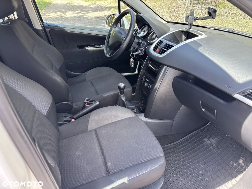 Peugeot 207 - 18