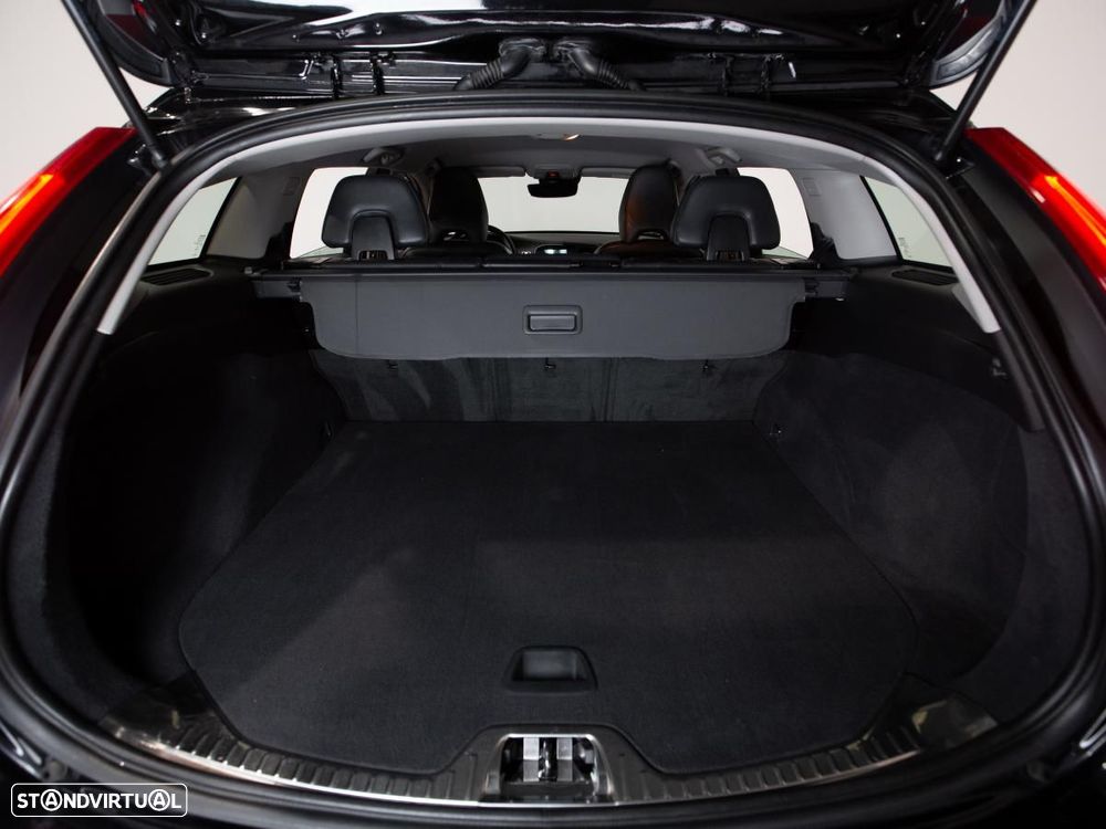 Volvo V60 Cross Country - 12