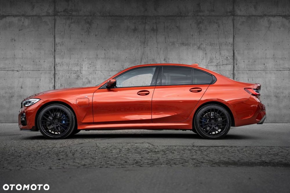 BMW Seria 3 330e xDrive - 4