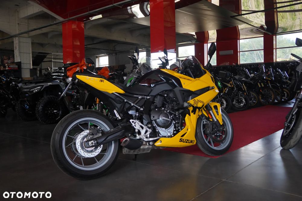 Suzuki GSX - 23