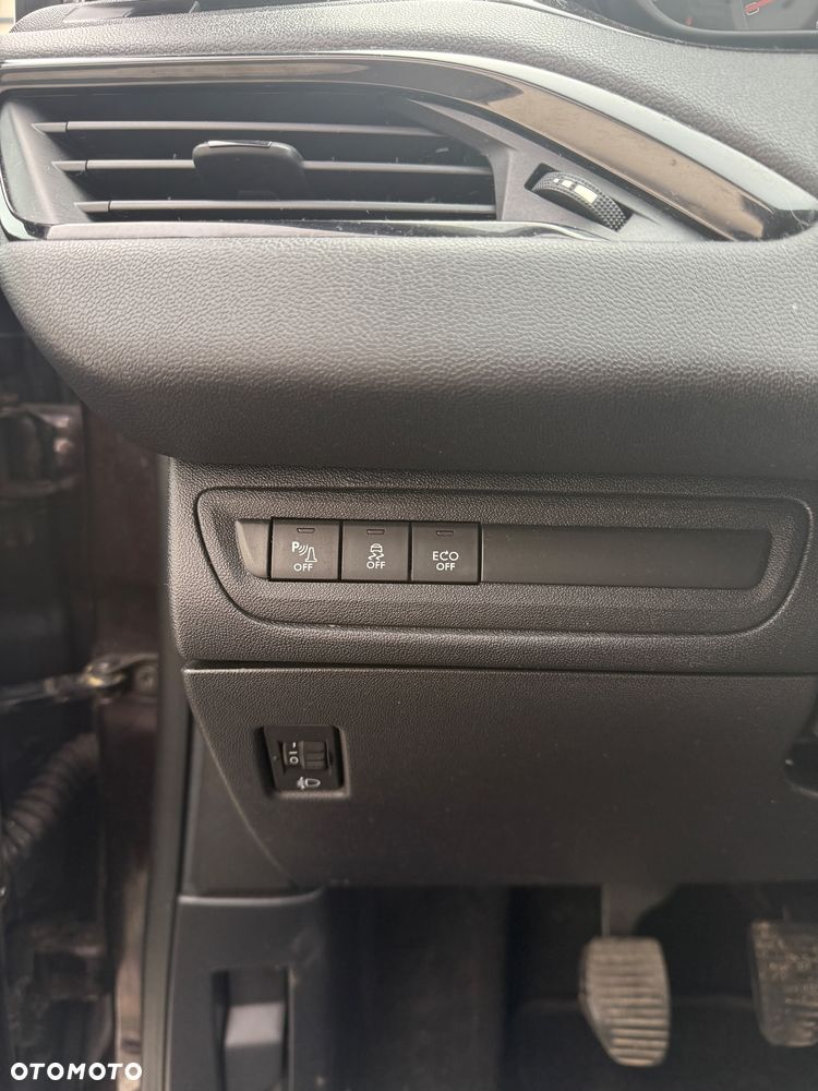 Peugeot 208 1.6 e-HDi Active STT - 16