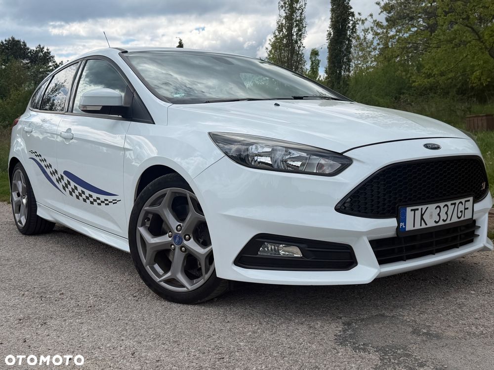 Ford Focus 2.0 EcoBoost ST mit Leder-Sport-Paket - 2
