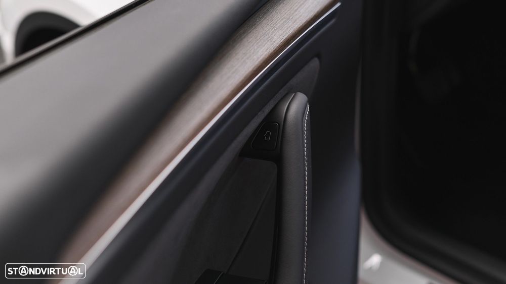 Tesla Model Y Long Range Dual Motor AWD - 41