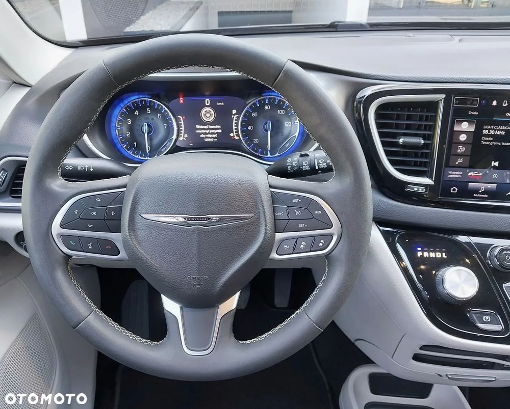 Chrysler Pacifica - 22