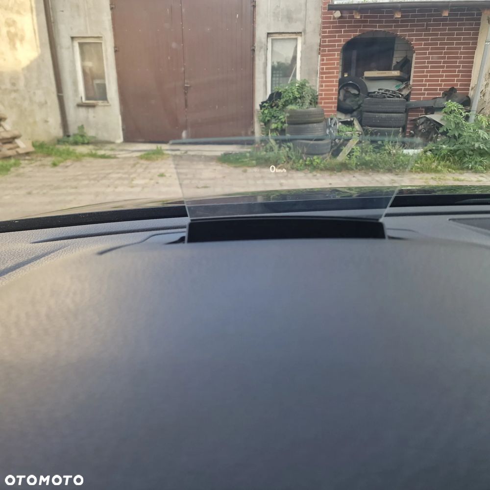 Volkswagen Passat - 12