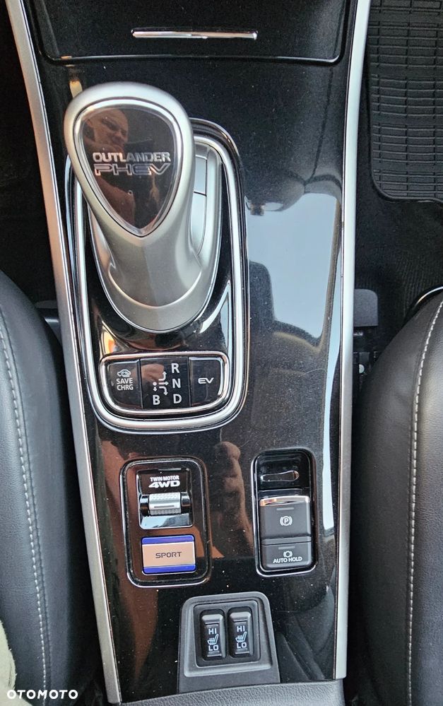 Mitsubishi Outlander - 12