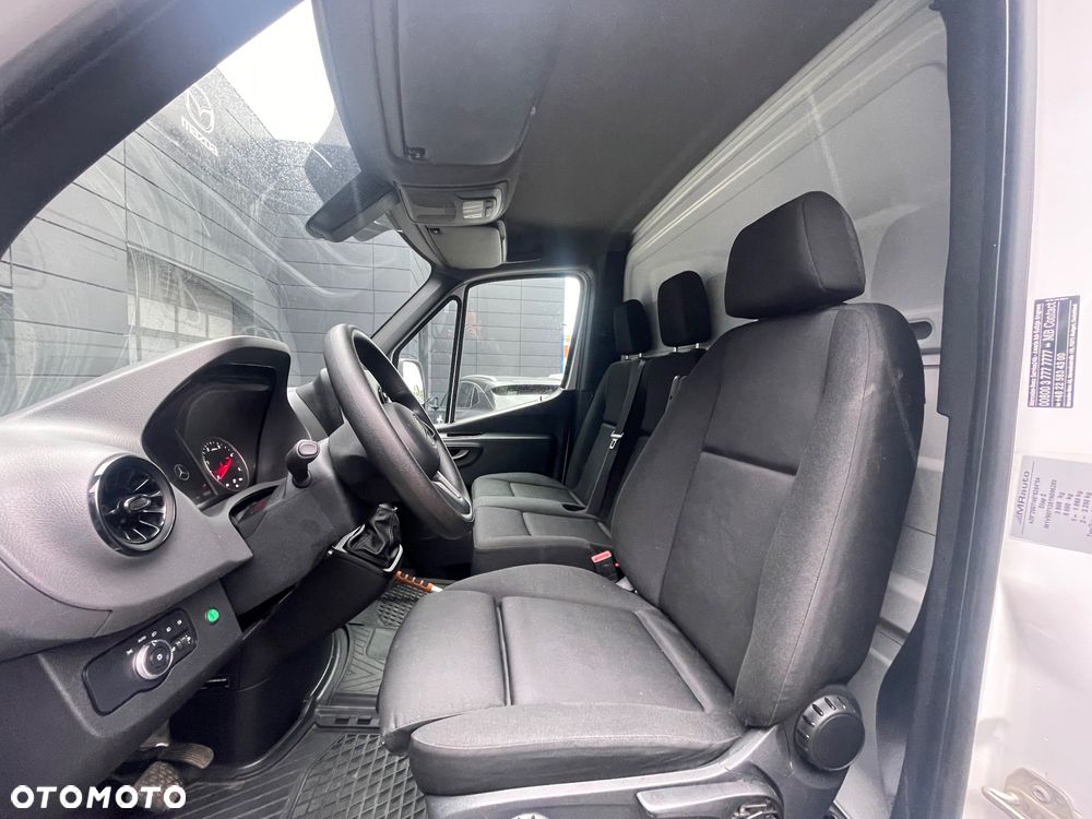 Mercedes-Benz Sprinter - 20