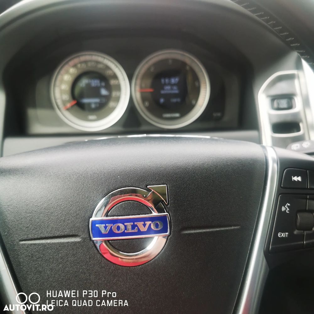 Volvo XC 60 D5 AWD Rdesign - 11
