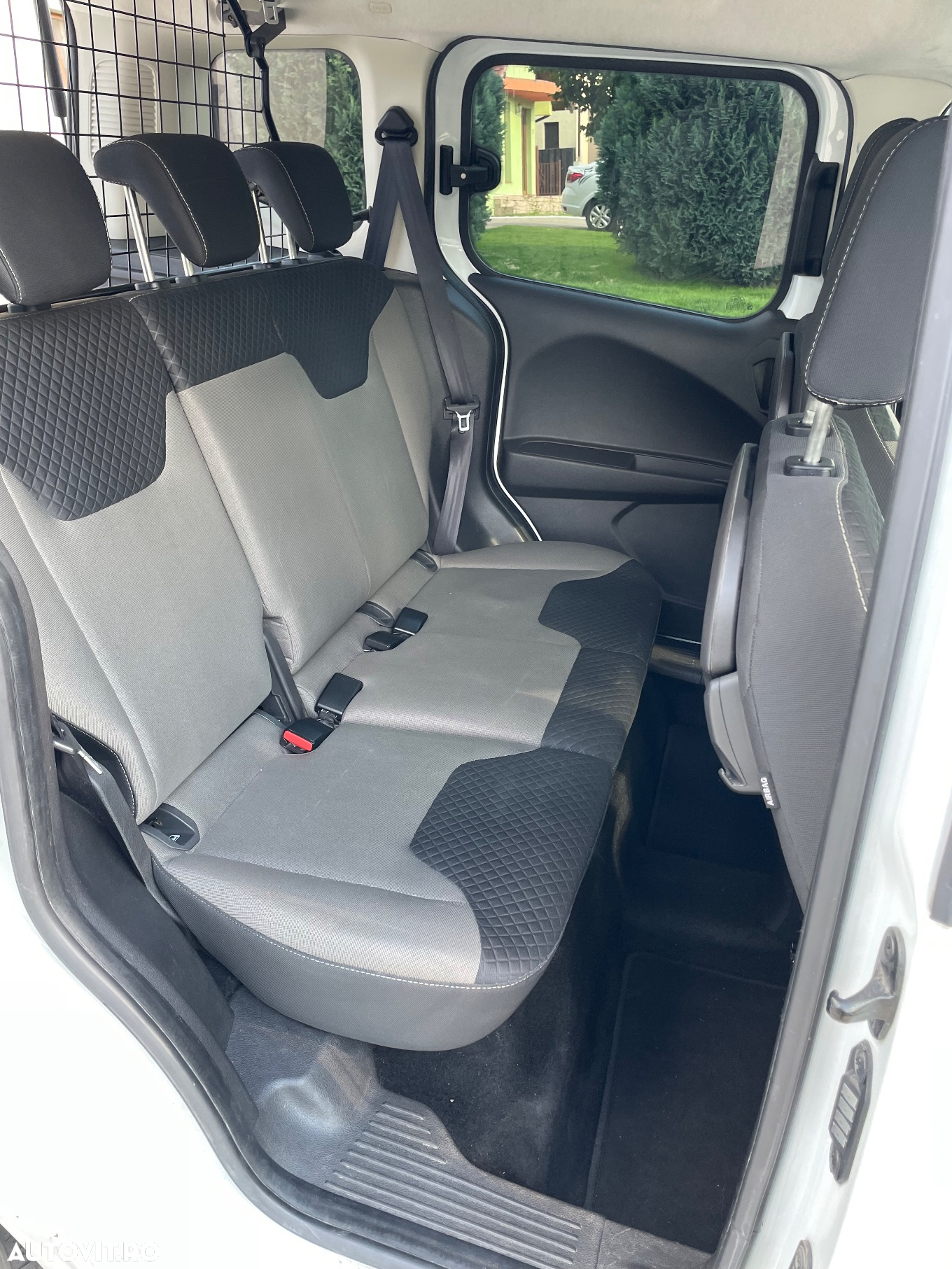 Ford Tourneo Courier 1.5 TDCi Titanium - 8