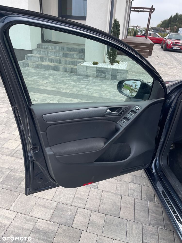 Volkswagen Golf 1.6 TDI DPF Highline - 28