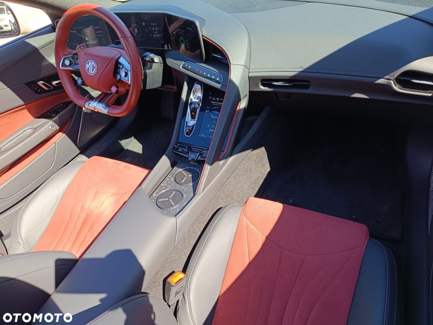 MG Cyberster 77kWh AWD Czerwony Dach - 31