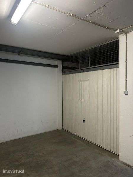 Excelente garagem - Grande imagem: 2/2