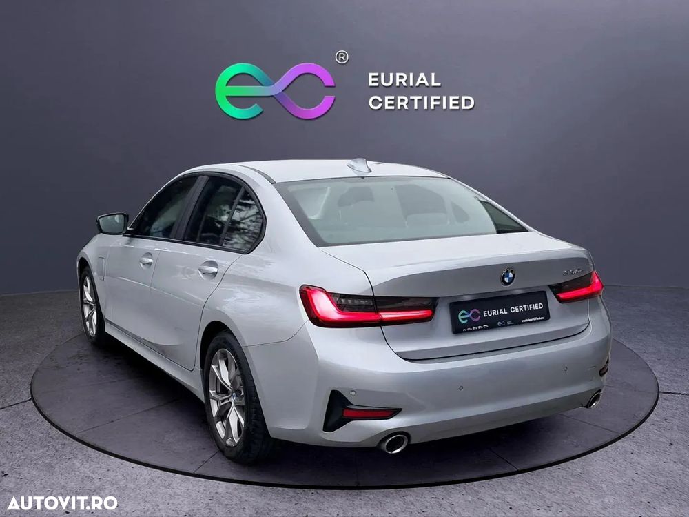 BMW Seria 3 330e Aut. Advantage - 12