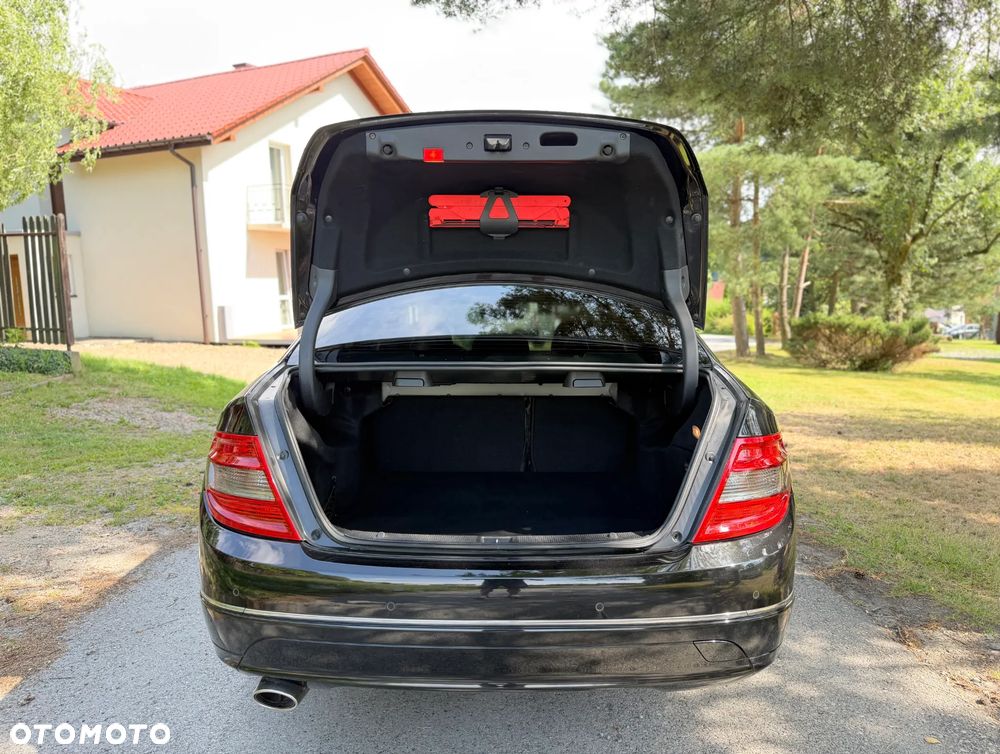 Mercedes-Benz Klasa C 250 CDI DPF 4Matic 7G-TRONIC BlueEFFICIENCY Avantgarde - 30
