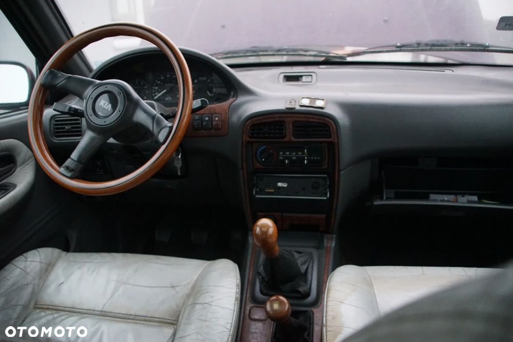 Auto na części - Kia Sportage I 2.0 DOHC 128 KM 4x4 1997R Silnik Skrzynia Drzwi Maska Klapa Drzwi Błotnik Zderzak Szyba Lusterko Klamka Lampa Deska Kokpit Sterownik Moduł Czujnik Licznik Panel - 17