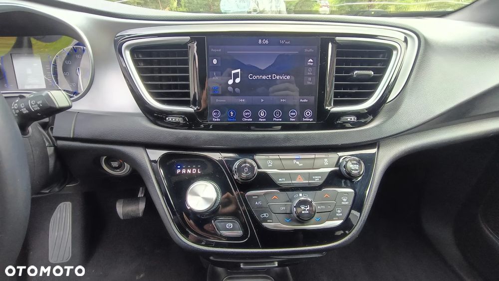 Chrysler Pacifica - 25