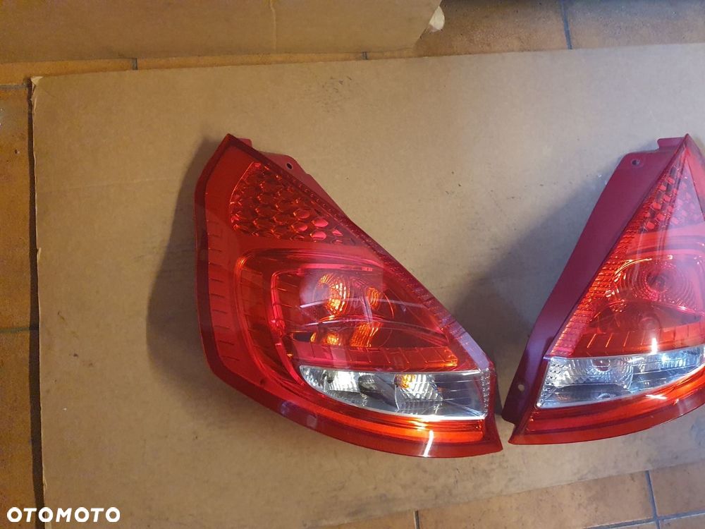 LAMPA L/P TYŁ FORD FIESTA MK7 VII - 3