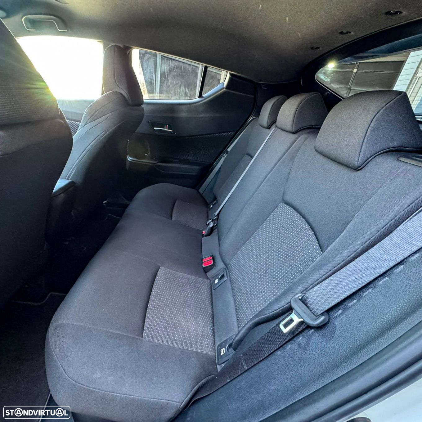 Toyota C-HR 1.8 Hybrid Exclusive - 18