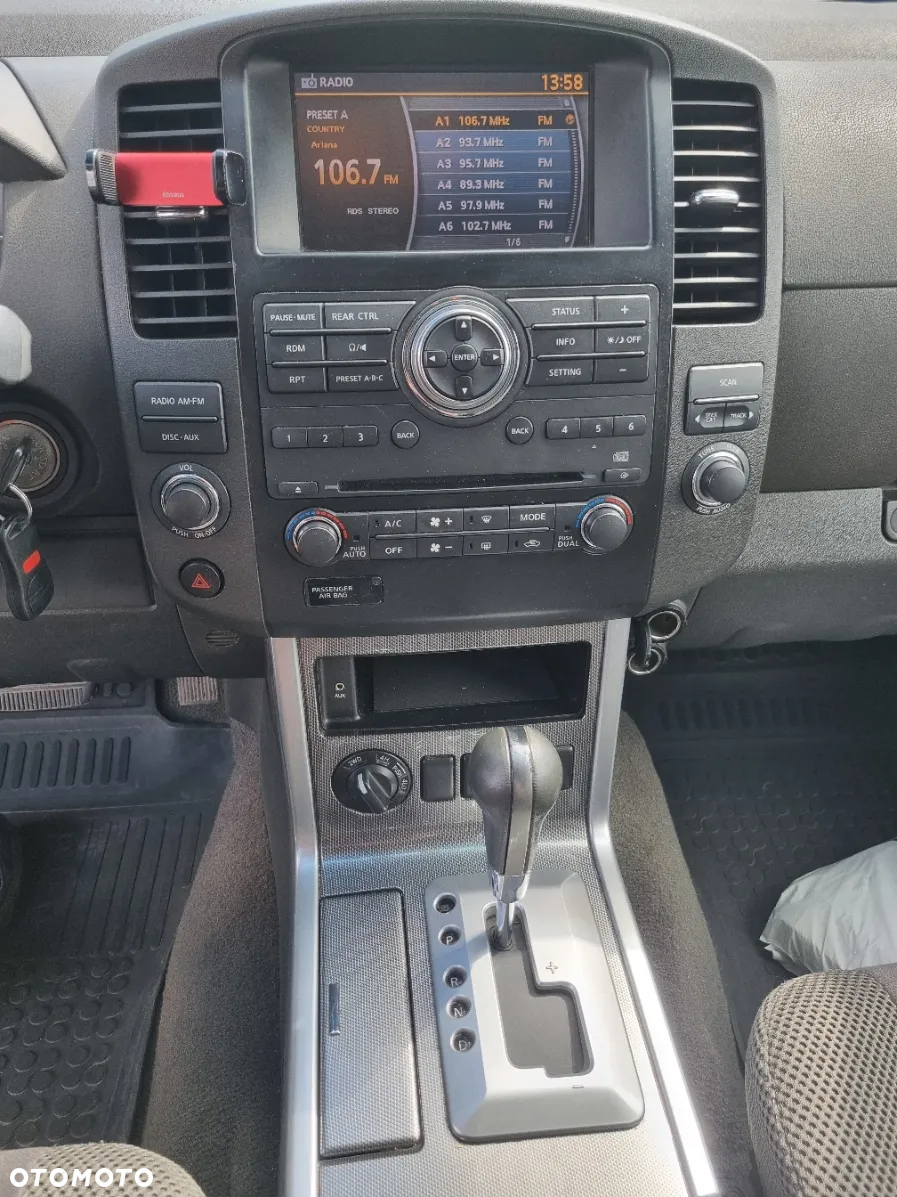 Nissan Pathfinder 4.0 V6 LE - 9