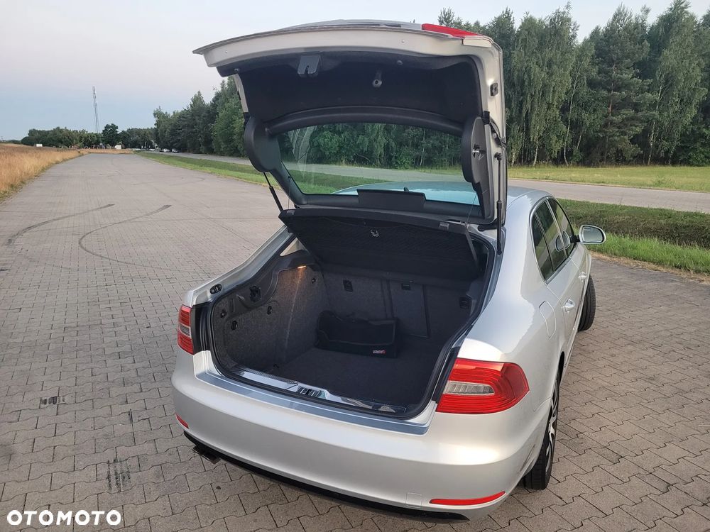 Skoda Superb 2.0 TDI Business - 8