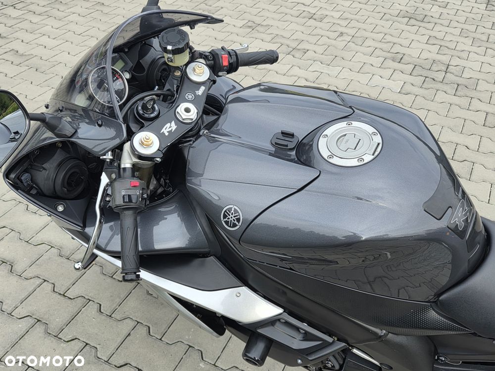 Yamaha R1 - 21