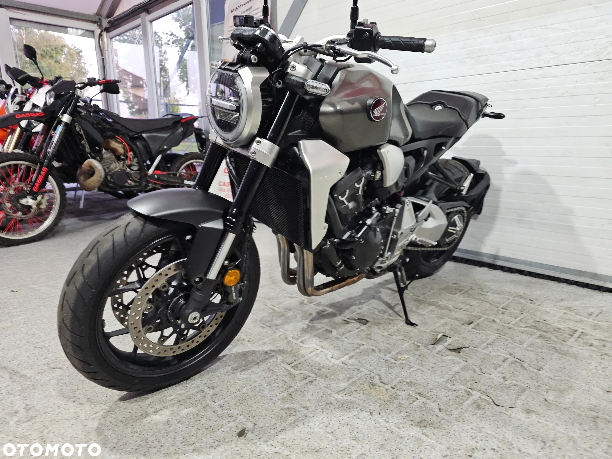 Honda CB - 12