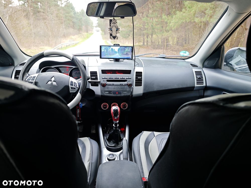 Mitsubishi Outlander 2.2 DI-D 4WD Instyle - 13