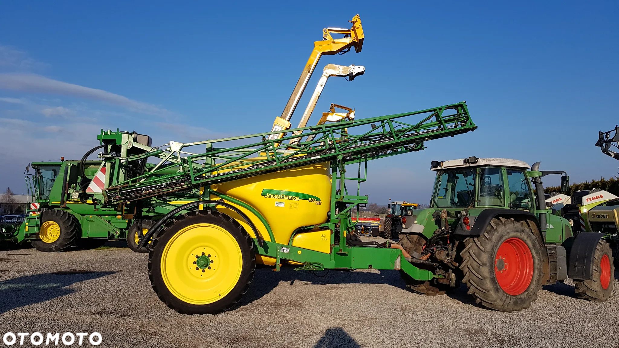 John Deere 832 - 4