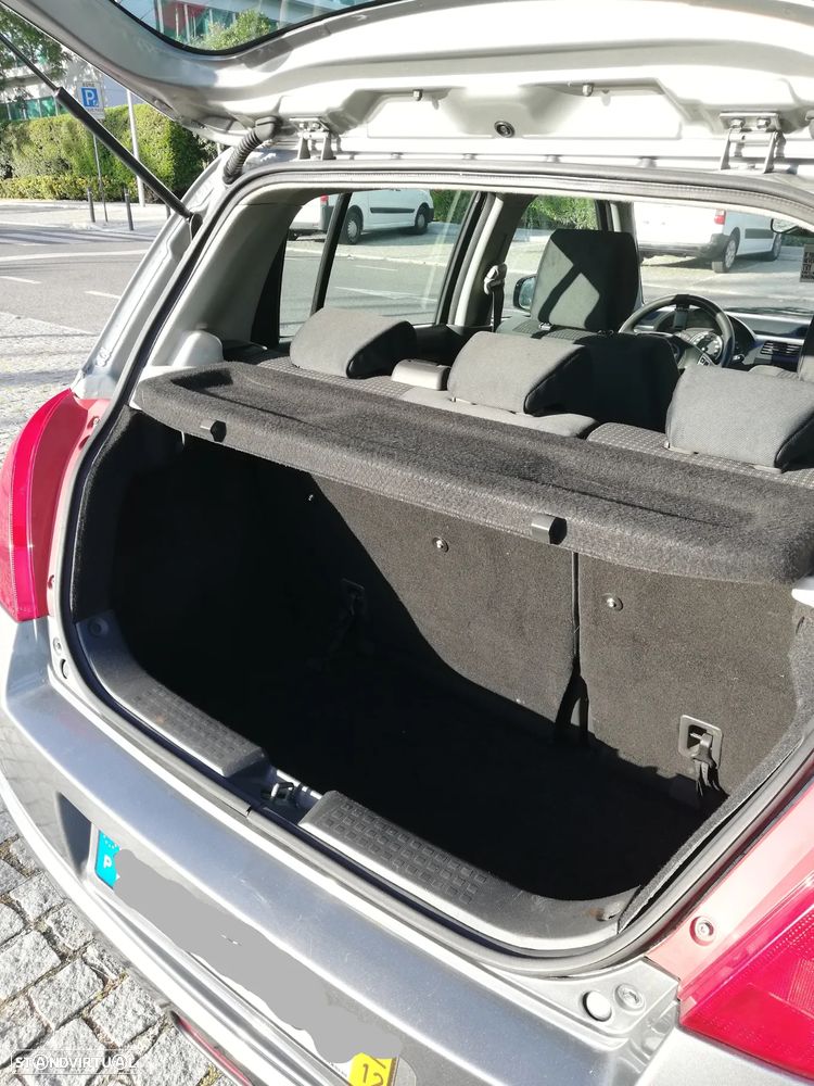 Suzuki Swift 1.3 16V GA - 11