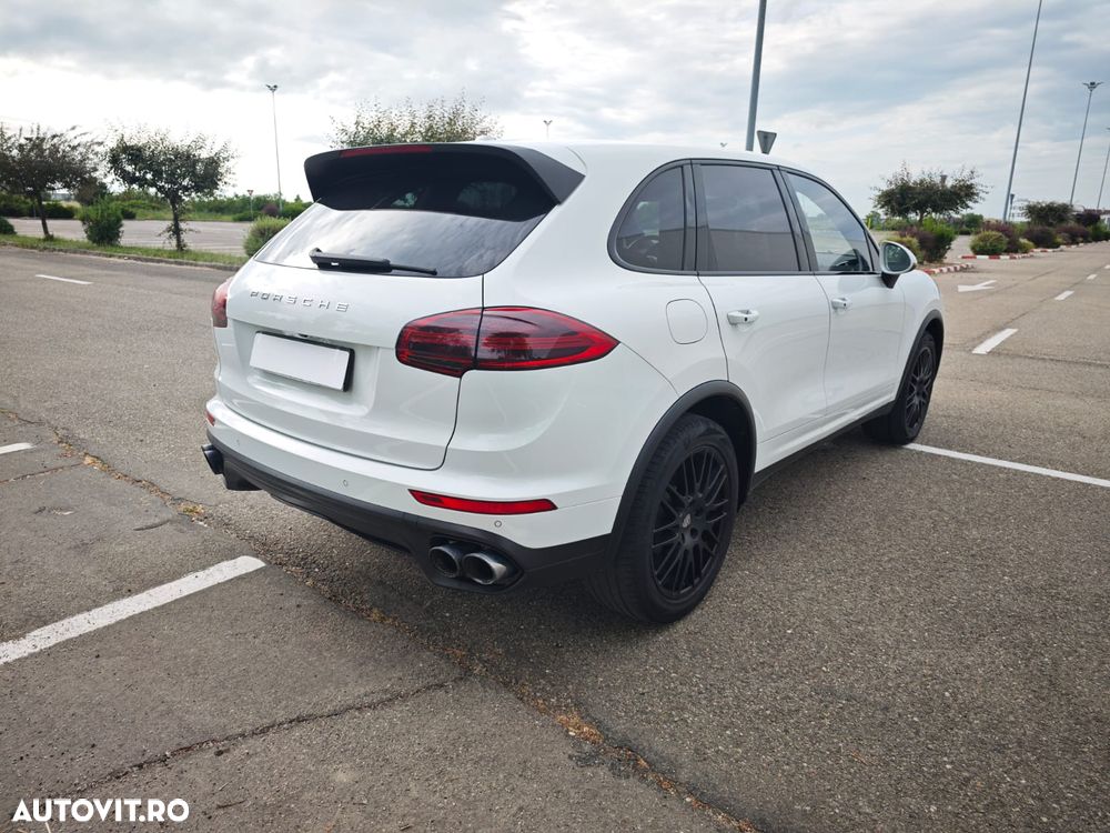 Porsche Cayenne 3.0 L V6 - 6