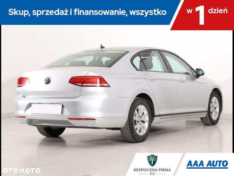 Volkswagen Passat - 6