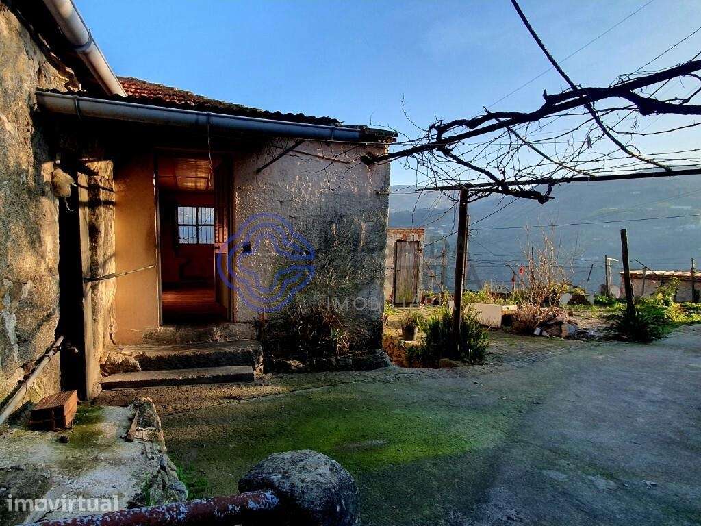 CASA PARA RECUPERAR NO CENTRO DE FRENDE, BAIÃO - Grande imagem: 3/25