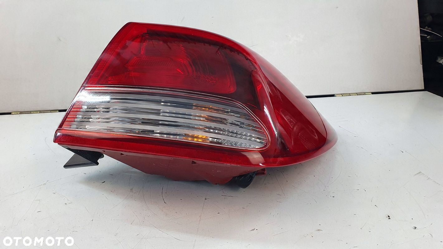 KIA Rio 4 IV 17- HB 5drzwi Prawa Lampa tylna tył - 5