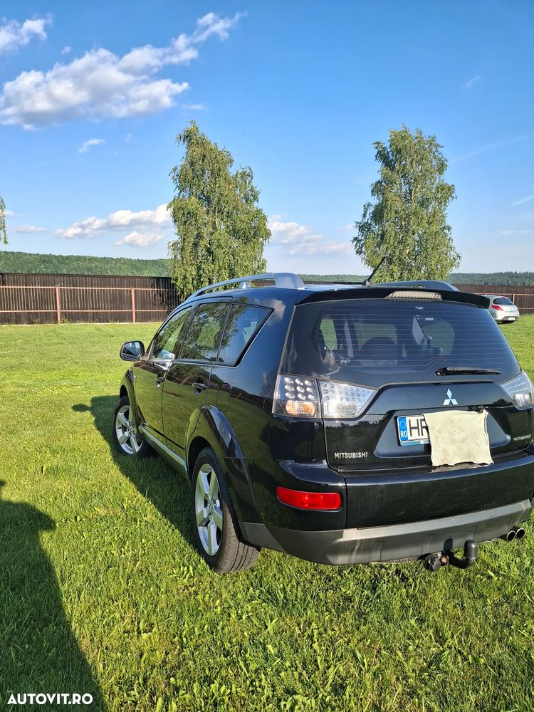 Mitsubishi Outlander - 4