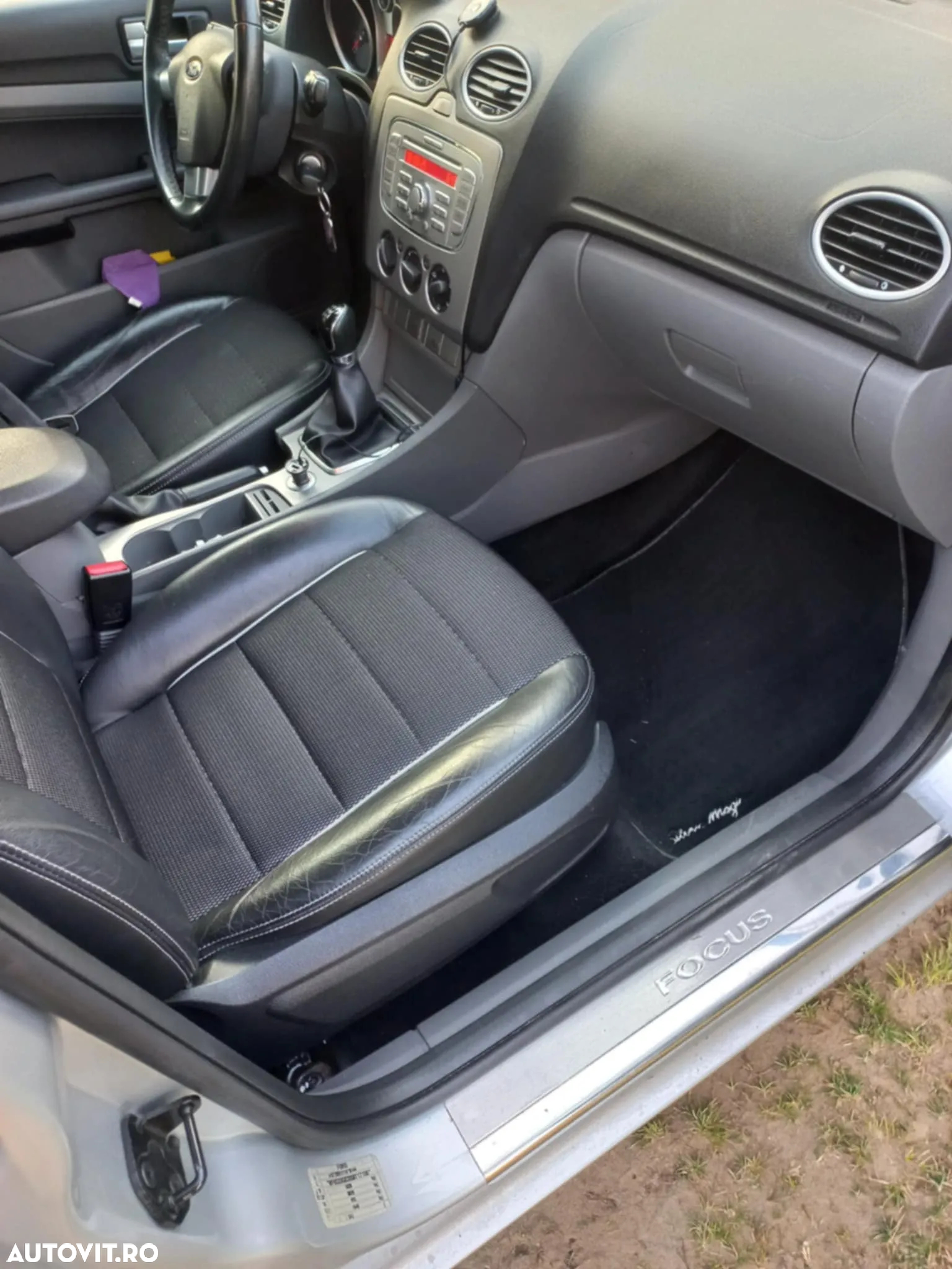 Ford Focus 1.6 16V Ghia - 8