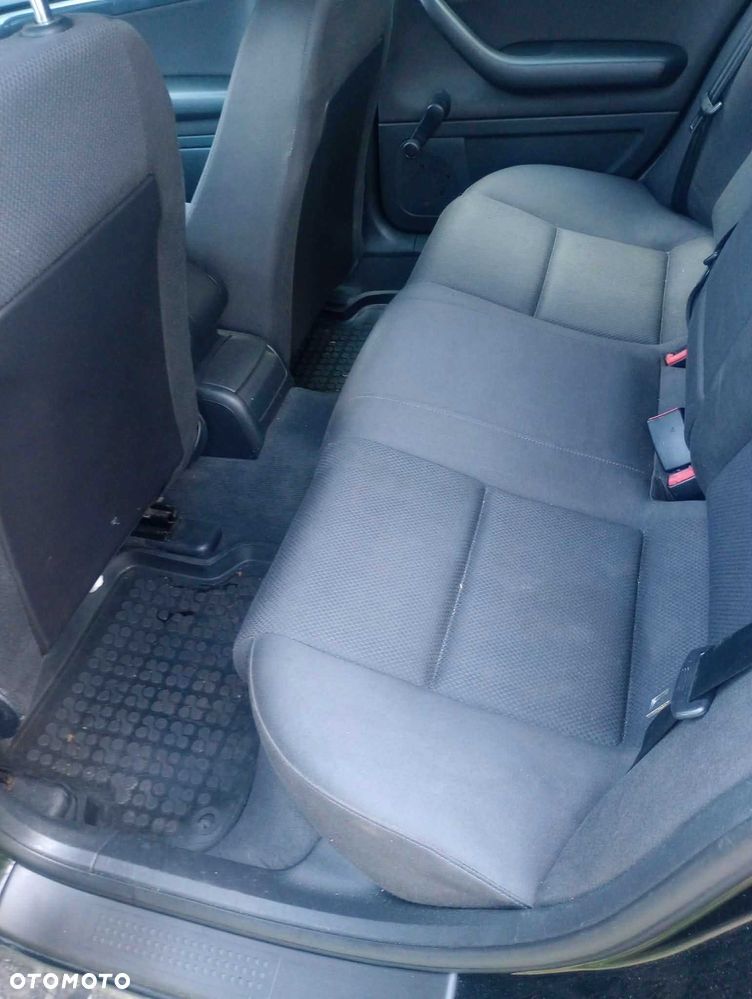 Audi A4 Limousine - 5