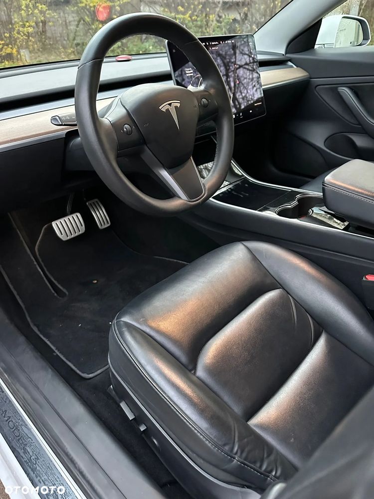 Tesla Model 3 - 11