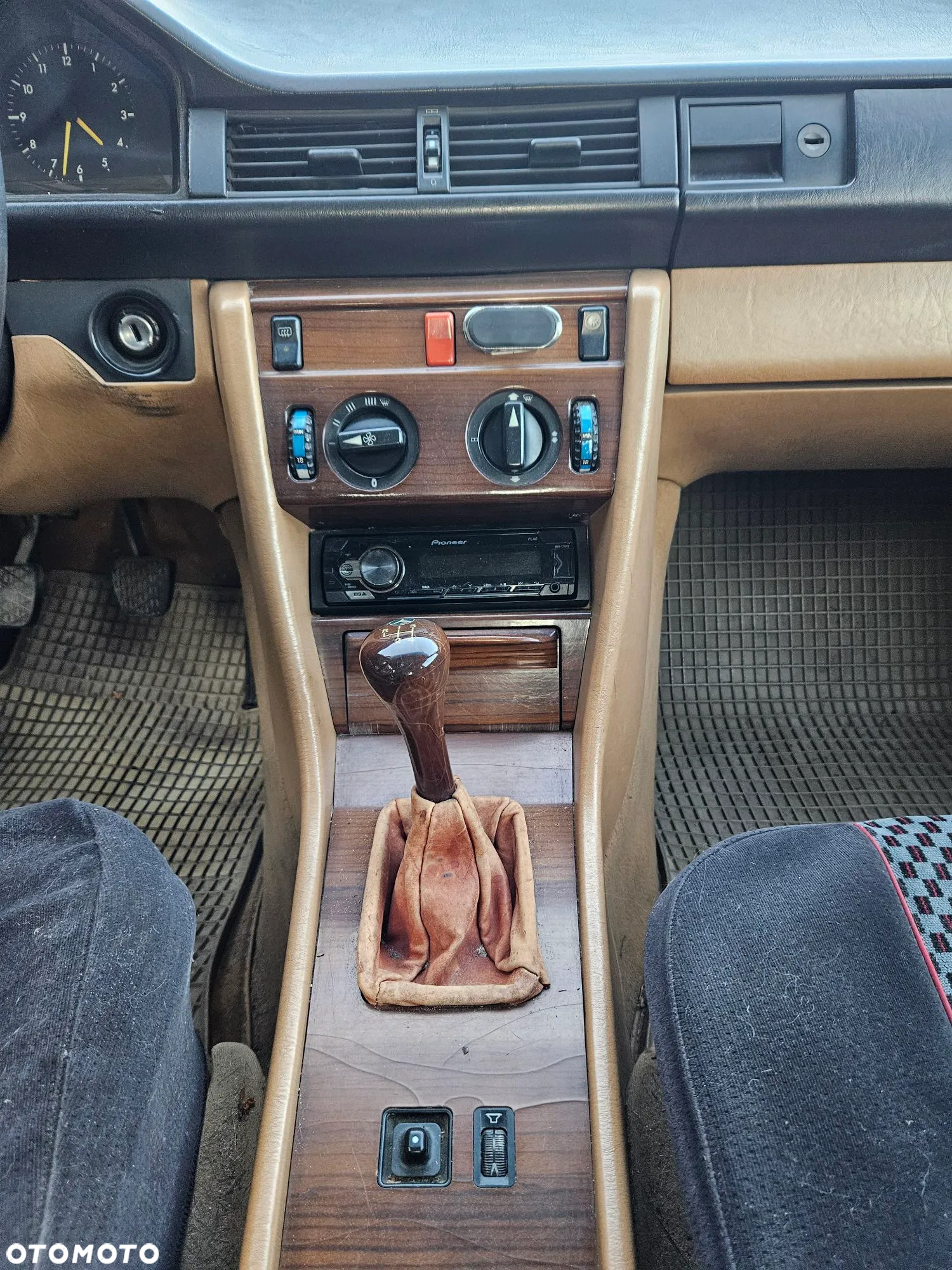 Mercedes-Benz W124 (1984-1993) - 13
