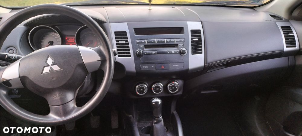 Mitsubishi Outlander - 6